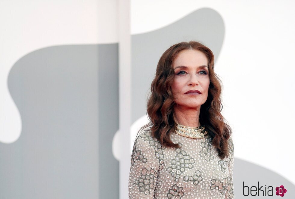 Isabelle Huppert en la premiere de 'Madres paralelas' en el Festival de Venecia 2021