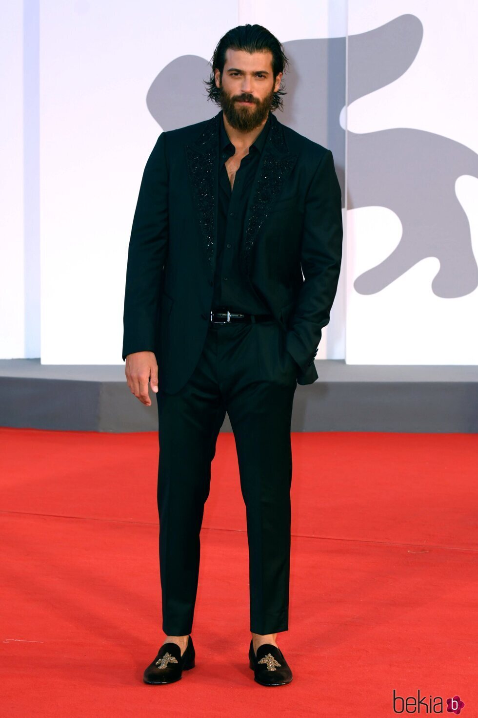 Can Yaman posa en la alfombra roja del Festival de Venecia 2021