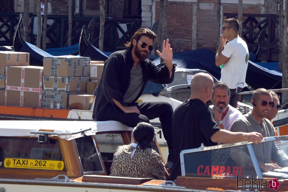 Can Yaman, disfrutando de los canales de Venecia