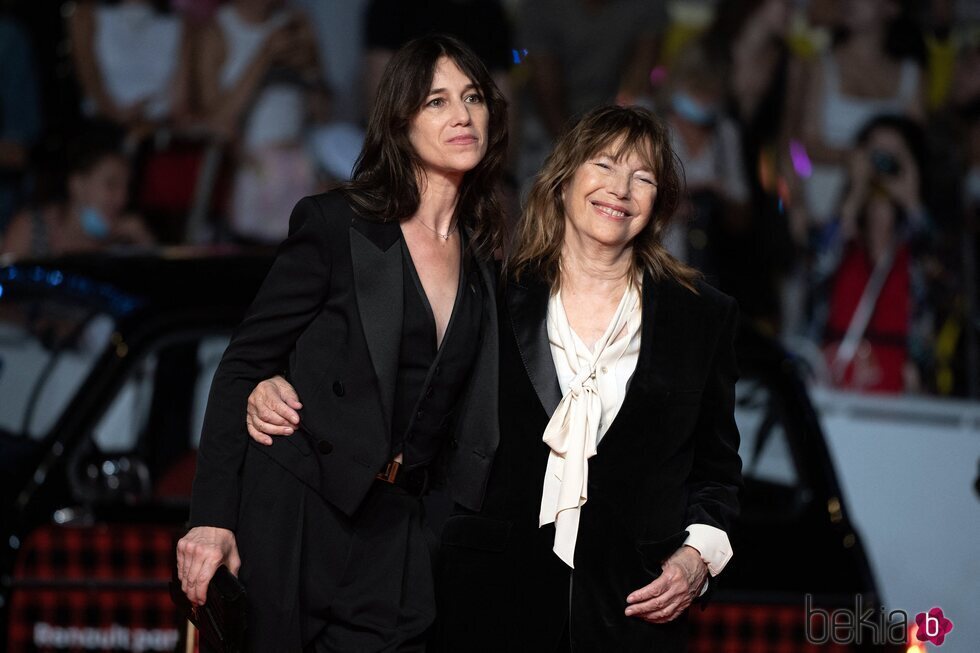 Charlotte Gainsbourg y su madre Jane Birkin en el Festival de Cannes 2017