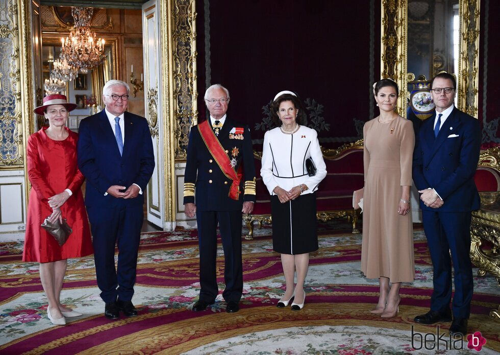 Carlos Gustavo y Silvia de Suecia y Victoria y Daniel de Suecia con el Presidente de Alemania y su esposa en la bienvenida por su Visita de Estado a Suecia