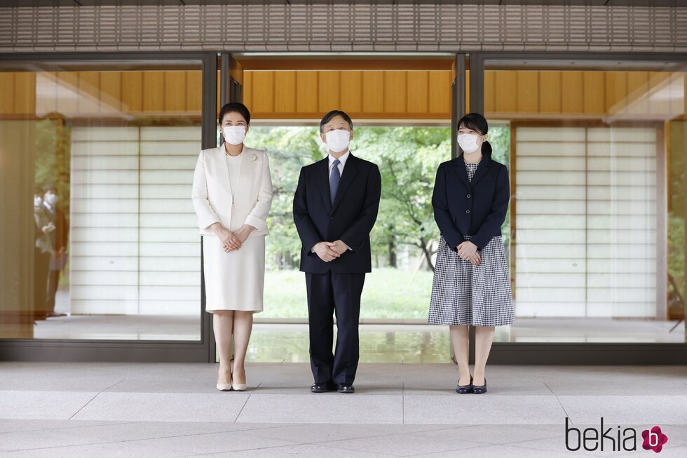 Los Emperadores Naruhito y Masako de Japón y su hija Aiko de Japón en su mudanza del Palacio de Akasaka al Palacio Imperial de Tokyo