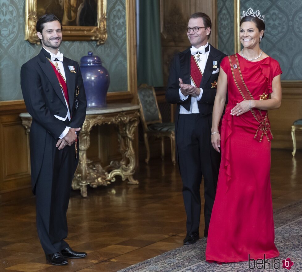 Carlos Felipe de Suecia con Victoria y Daniel de Suecia en la cena de gala al Presidente de Alemania y su esposa