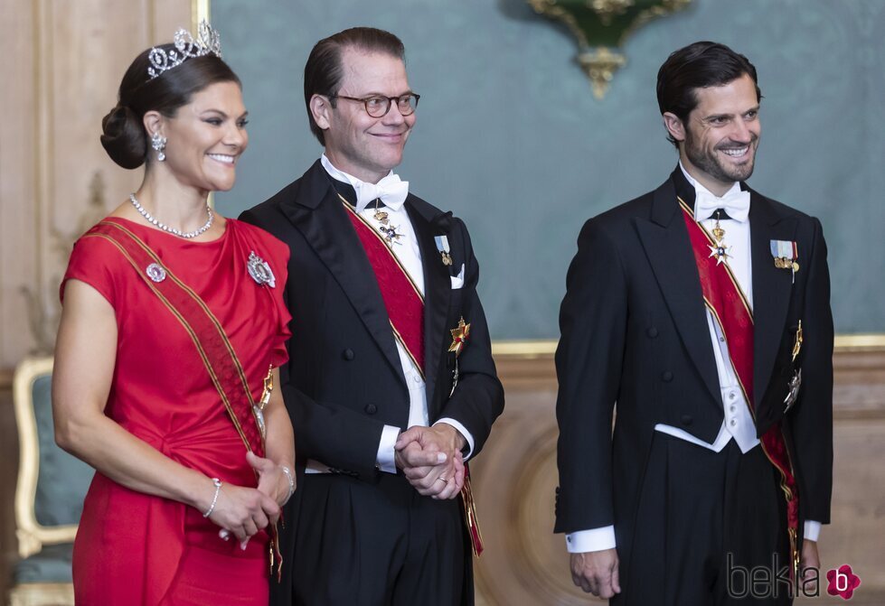 Victoria y Daniel de Suecia y Carlos Felipe de Suecia en la cena de gala al Presidente de Alemania y su esposa