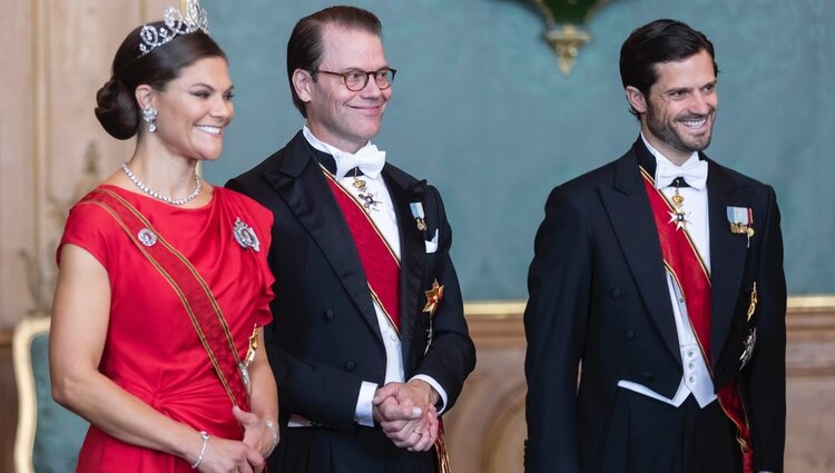 Victoria y Daniel de Suecia y Carlos Felipe de Suecia en la cena de gala al Presidente de Alemania y su esposa