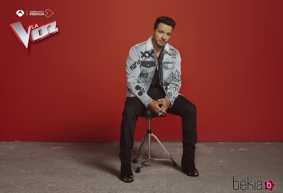 Posado oficial de Luis Fonsi como coach de 'La Voz'