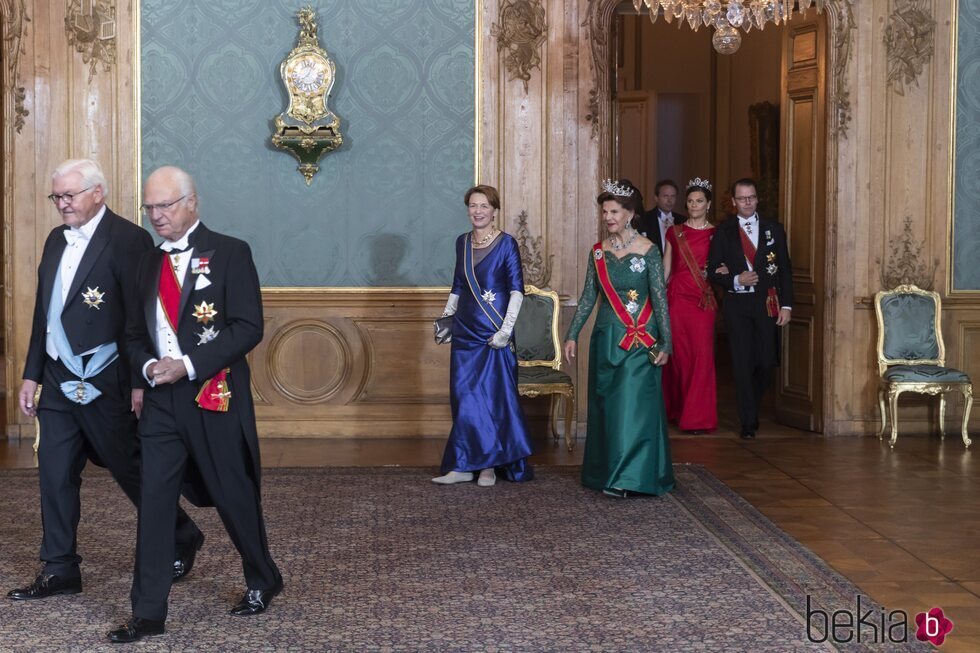 Carlos Gustavo de Suecia con Frank-Walter Steinmeier, Silvia de Suecia con Elke Büdenbender y Victoria y Daniel de Suecia en la cena de gala al Presidente 