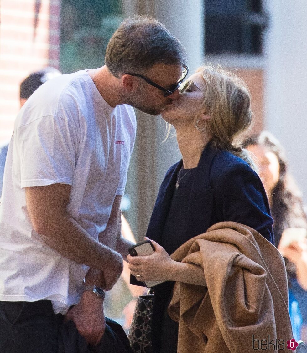 Jennifer Lawrence y Cooke Maroney besándose en Nueva York