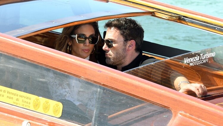 Jennifer Lopez y Ben Affleck llegan juntos a Venecia