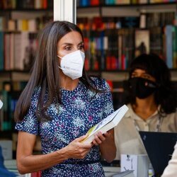 La Reina Letizia no se pierde la Feria del Libro de Madrid 2021