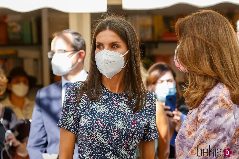 La Reina Letizia con la Vicepresidenta y Canciller de Colombia en la Feria del Libro de Madrid 2021