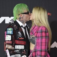 Mod Sun y Avril Lavigne en los MTV VMAs 2021