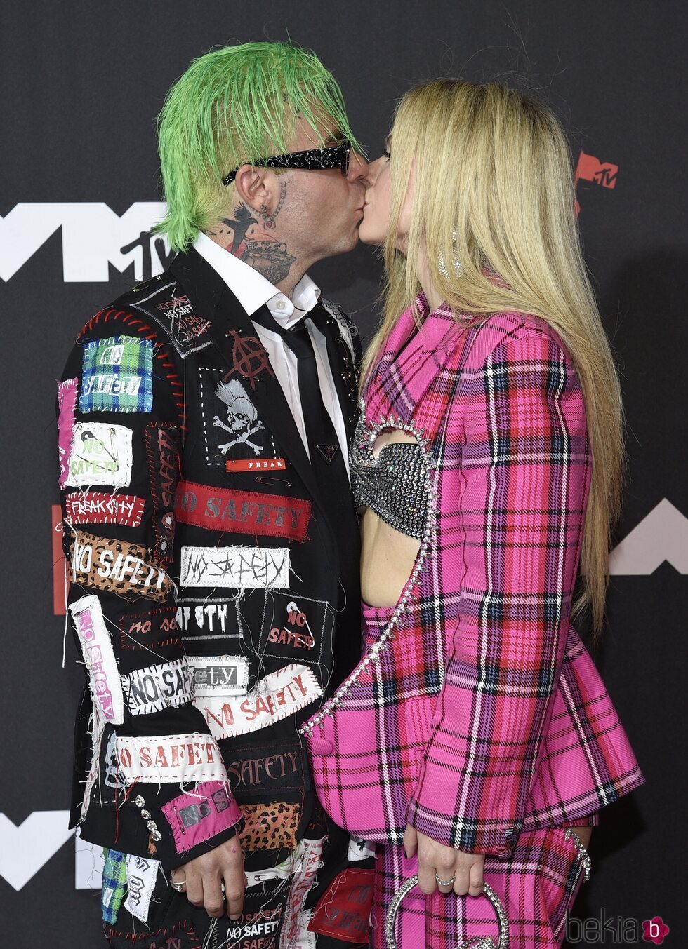 Mod Sun y Avril Lavigne en los MTV VMAs 2021