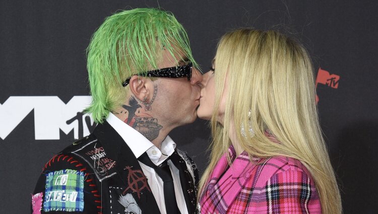 Mod Sun y Avril Lavigne en los MTV VMAs 2021