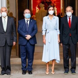 La Reina Letizia, Carlos Zurita, Miquel Iceta y Javier Solana en la inauguración de la exposición 'Cuarenta años de amistad. Donaciones de la Fundación Am