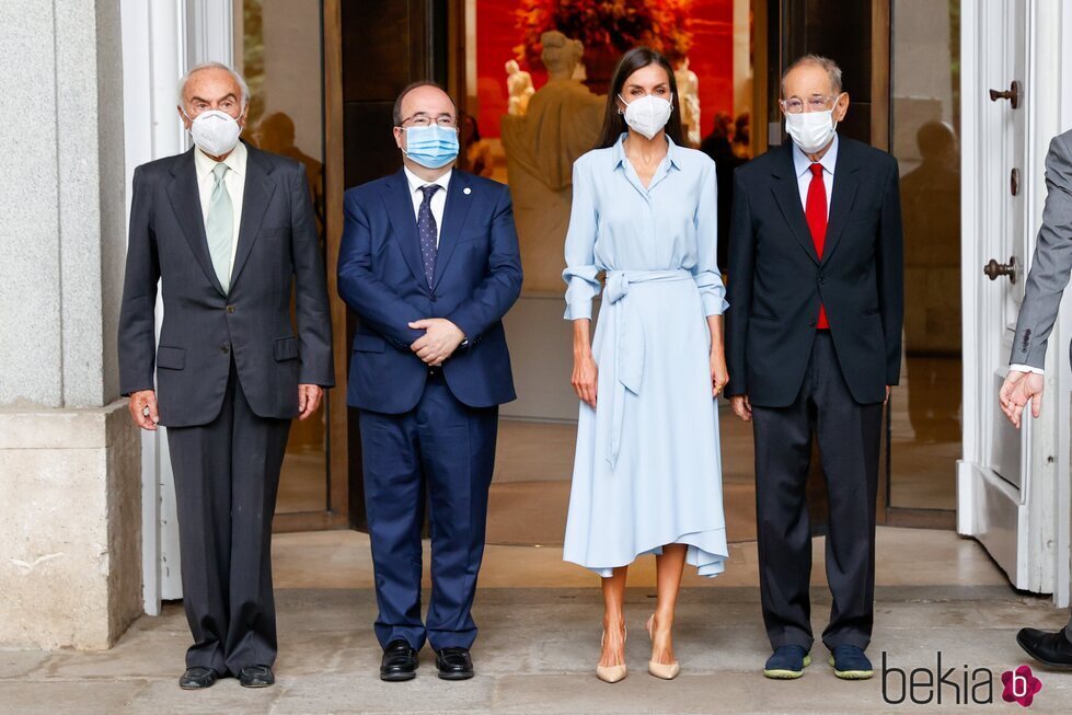 La Reina Letizia, Carlos Zurita, Miquel Iceta y Javier Solana en la inauguración de la exposición 'Cuarenta años de amistad. Donaciones de la Fundación Am