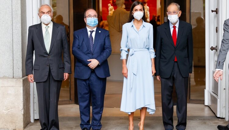 La Reina Letizia, Carlos Zurita, Miquel Iceta y Javier Solana en la inauguración de la exposición 'Cuarenta años de amistad. Donaciones de la Fundación Am