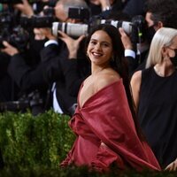 Rosalía debutando en la MET Gala 2021