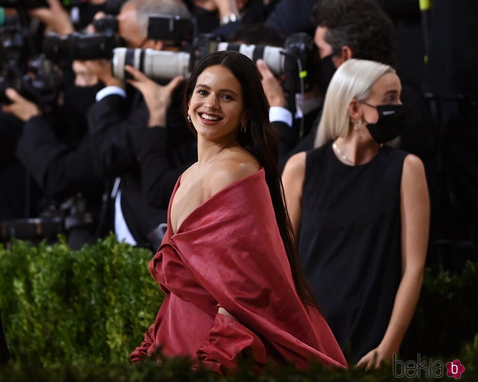 Rosalía debutando en la MET Gala 2021