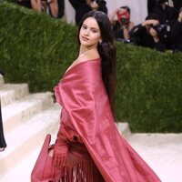 Rosalía en la alfombra roja de la MET Gala 2021