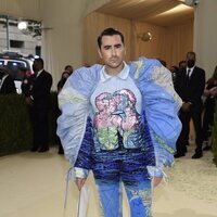 Dan Levy en la MET Gala 2021