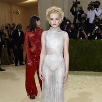 Julia Garner en la MET Gala 2021