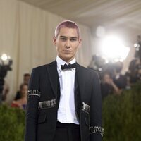 Evan Mock en la MET Gala 2021