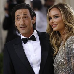 Adrien Brody y Georgina Chapman juntos en la MET Gala 2021