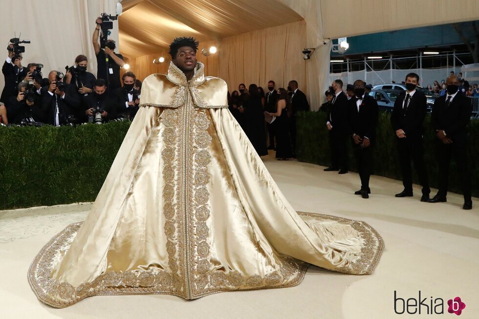 Lil Nas X con su primer look en la MET Gala 2021