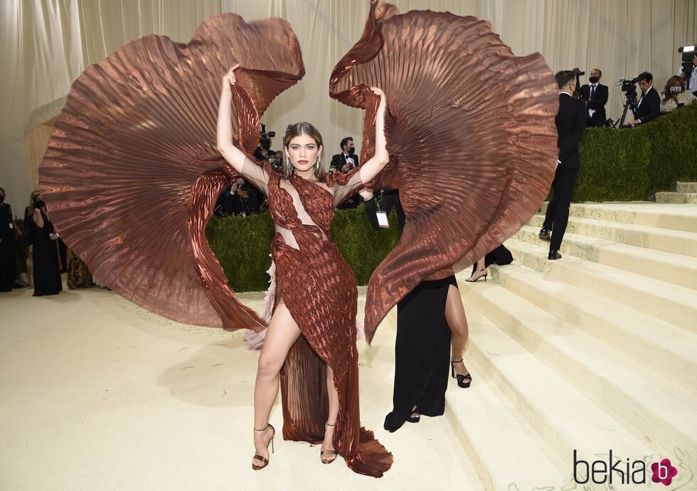 Valentina Sampaio en la MET Gala 2021