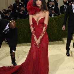 Emily Ratajkowski en la MET Gala 2021