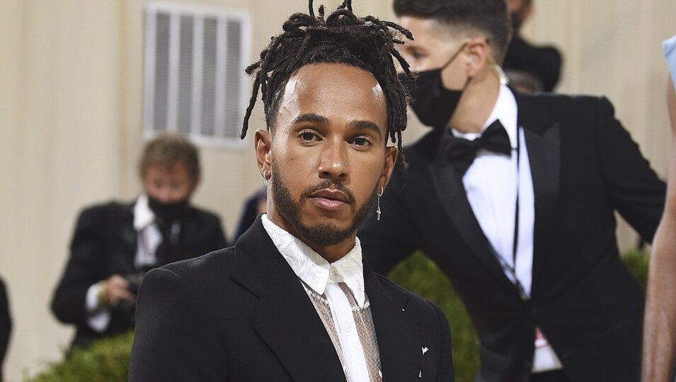 Lewis Hamilton en la MET Gala 2021