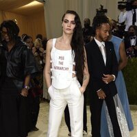 Cara Delevingne en la MET Gala 2021