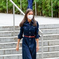 La Reina Letizia a su llegada al 50 aniversario de la Facultad de Periodismo de la Universidad Complutense