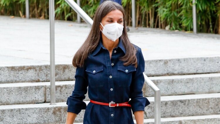 La Reina Letizia a su llegada al 50 aniversario de la Facultad de Periodismo de la Universidad Complutense