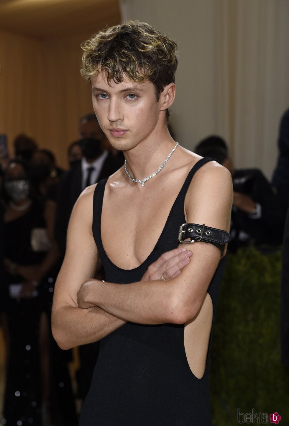 Troye Sivan a su llegada a la MET Gala 2021