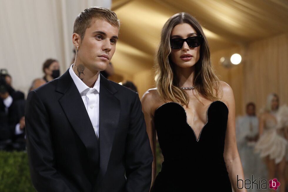 Justin y Hailey Bieber a su llegada a la MET Gala 2021