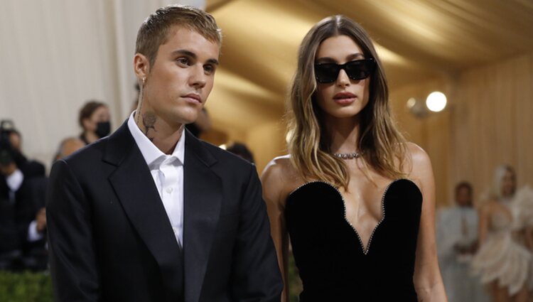 Justin y Hailey Bieber a su llegada a la MET Gala 2021