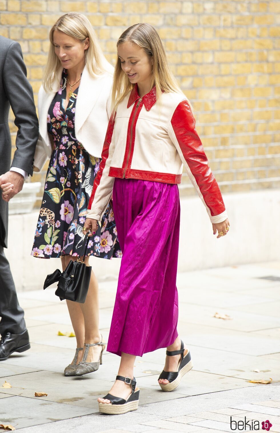 Lady Amelia Windsor en la boda de Flora Ogilvy y Timothy Vesterberg