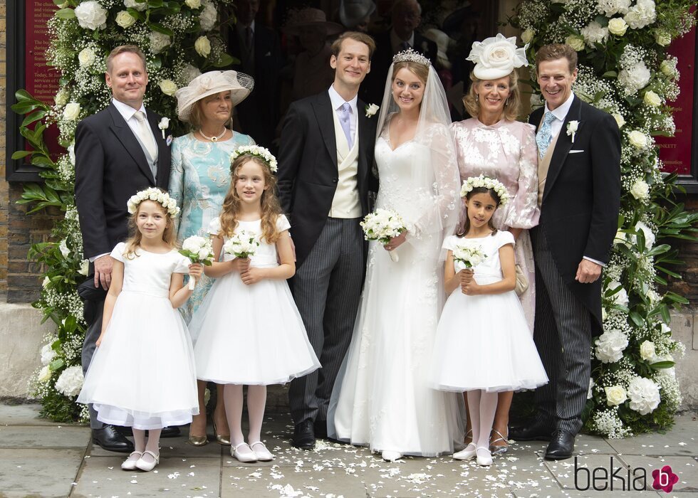 Flora Ogilvy y Timothy Vesterberg con sus padres en su boda