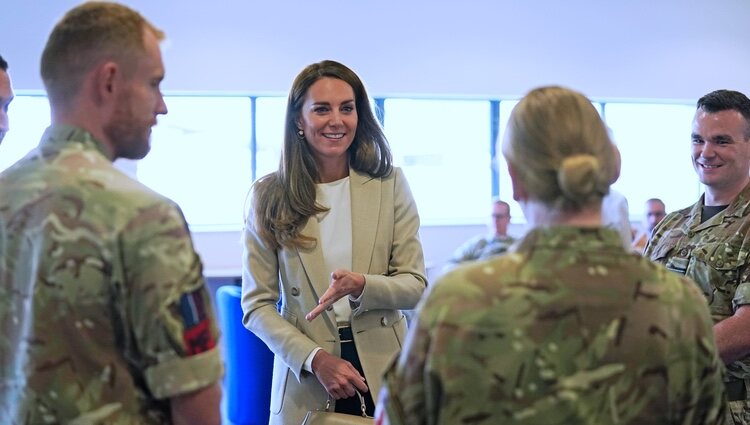 Kate Middleton en su visita a la Base de Brize Norton