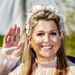 Máxima de Holanda con una lesión en la mano