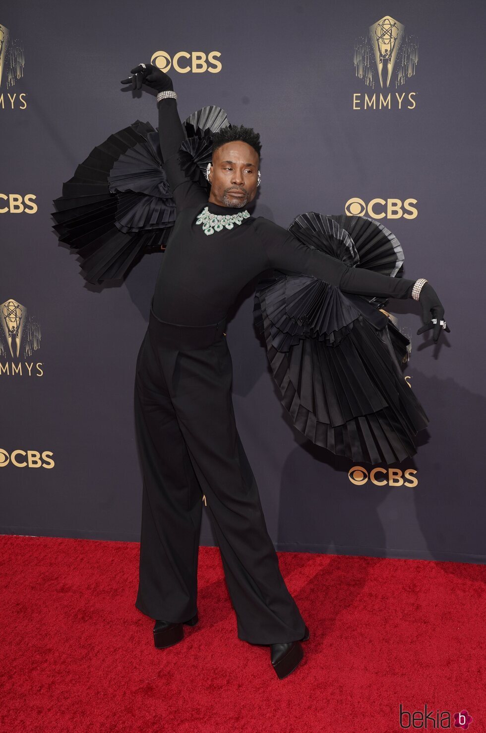 Billy Porter en la alfombra roja de los Emmy 2021