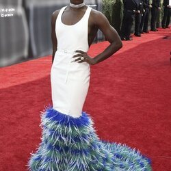 Cynthia Erivo en la alfombra roja de los Emmy 2021