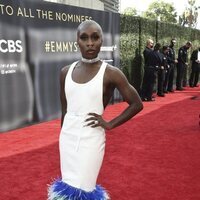 Cynthia Erivo en la alfombra roja de los Emmy 2021