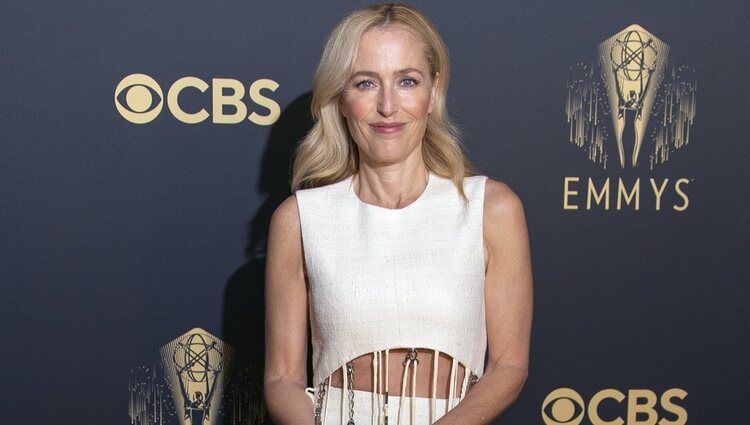 Gillian Anderson en la alfombra roja de los Emmy 2021