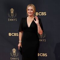 Kate Winslet en la alfombra roja de los Emmy 2021