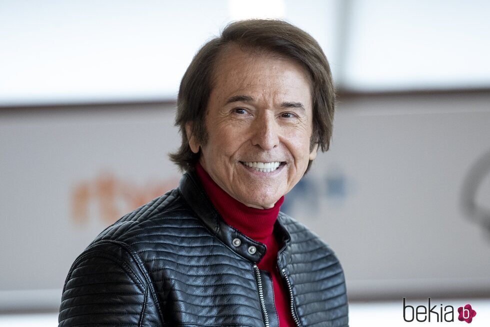 Raphael en el photocall de 'Raphaelismo' en el Festival de San Sebastián 2021