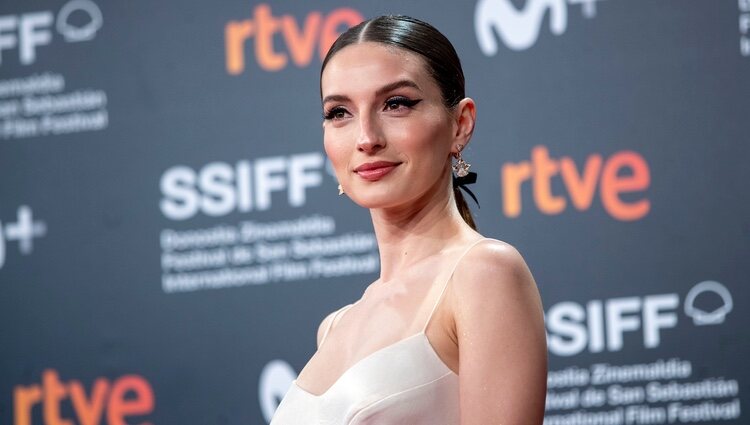 María Valverde en el photocall de 'Distancia de rescate' en el Festival de San Sebastián 2021