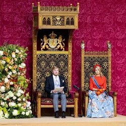 Guillermo Alejandro de Holanda da su discurso en el Prinsjesdag 2021 junto a Máxima de Holanda